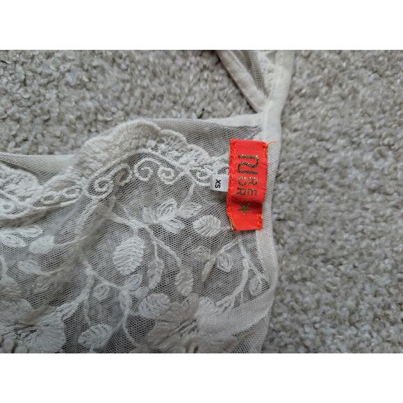 White Lace Whimsy Top - Picture 3 of 5